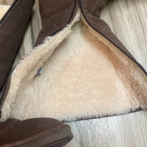 UGG Australia Women's 5235 Sheepskin Dark Brown Suede Tall Boots Size 8 EUC - Picture 10 of 17